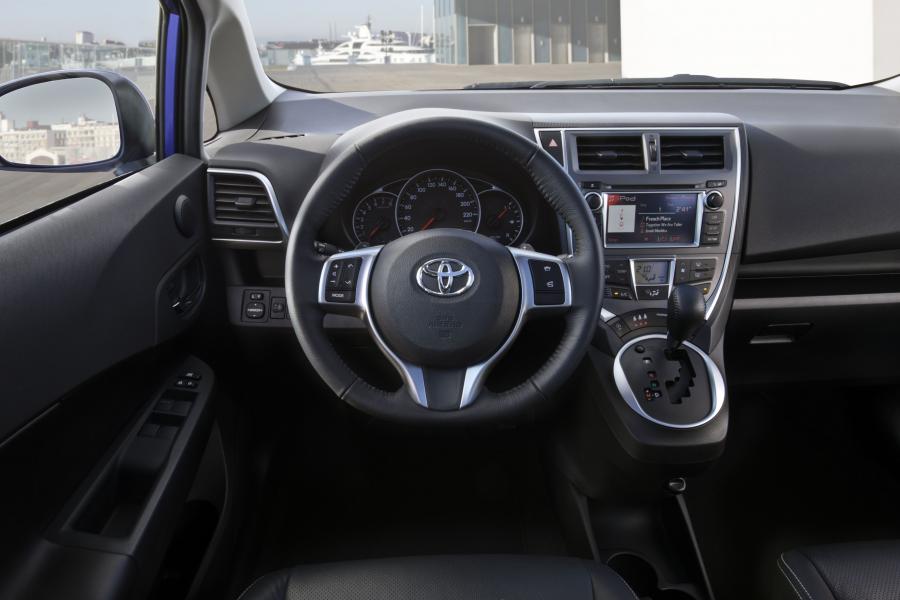  Toyota Verso-S 2010 года  (фото 46 из 109)